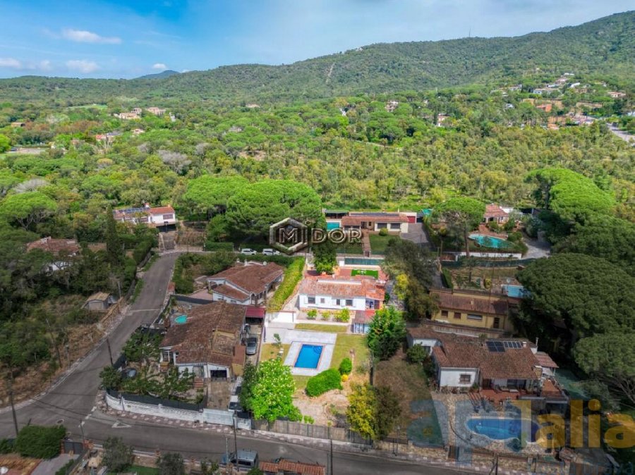 CASA EN PLANTA BAIXA AMB JARDÍ I PISCINA A BELL LLOC STA. CRISTINA D'ARO