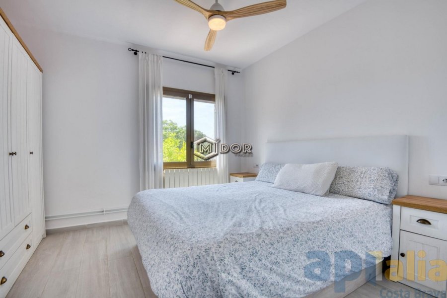 CASA EN PLANTA BAIXA AMB JARDÍ I PISCINA A BELL LLOC STA. CRISTINA D'ARO