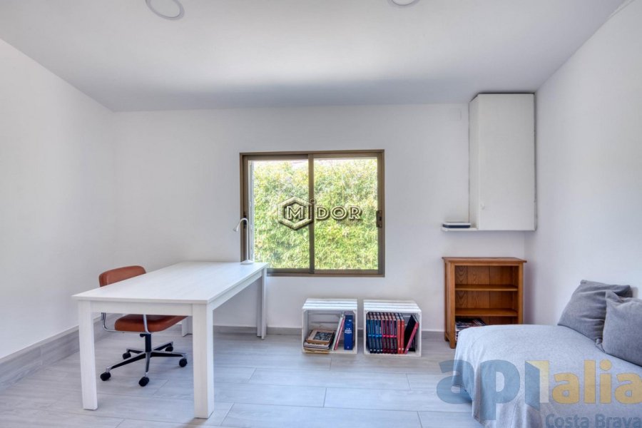 CASA EN PLANTA BAIXA AMB JARDÍ I PISCINA A BELL LLOC STA. CRISTINA D'ARO