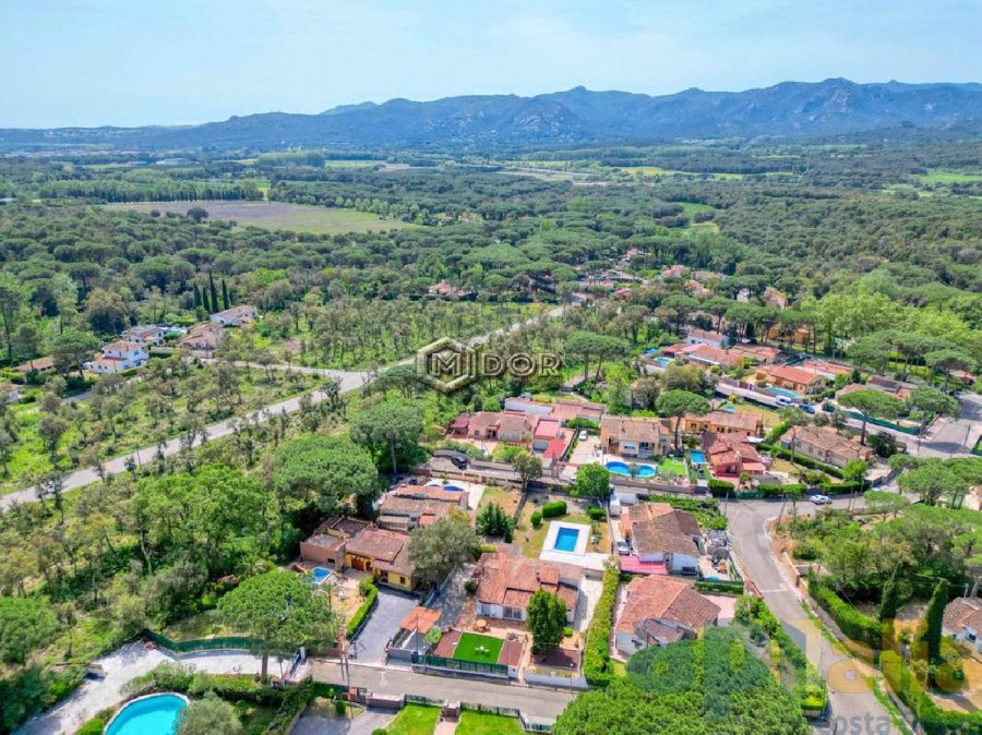 CASA EN PLANTA BAIXA AMB JARDÍ I PISCINA A BELL LLOC STA. CRISTINA D'ARO