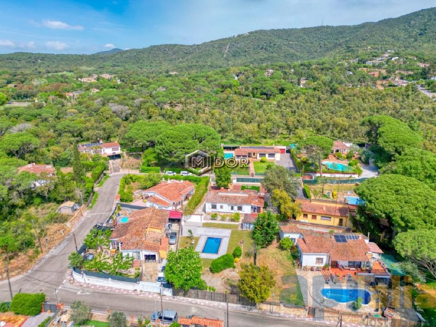 CASA EN PLANTA BAIXA AMB JARDÍ I PISCINA A BELL LLOC STA. CRISTINA D'ARO