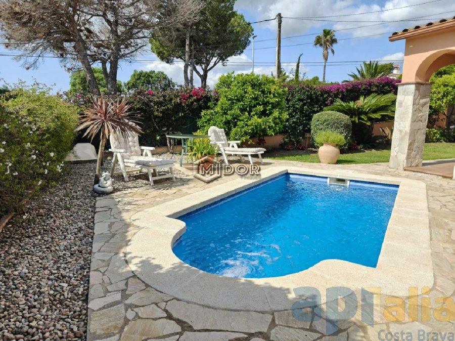 CASA AMB PISCINA A MAS PERE (CALONGE)