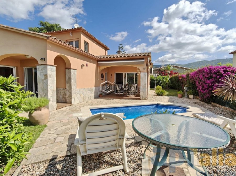 CASA AMB PISCINA A MAS PERE (CALONGE)