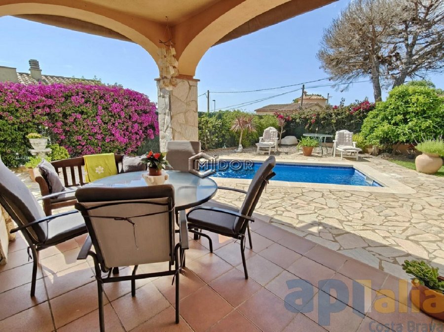 CASA AMB PISCINA A MAS PERE (CALONGE)
