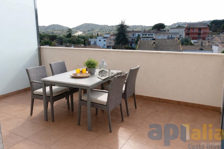 APARTAMENT AMB TERRASSA PÀRQUING I PISCINA COMUNITÀRIA
