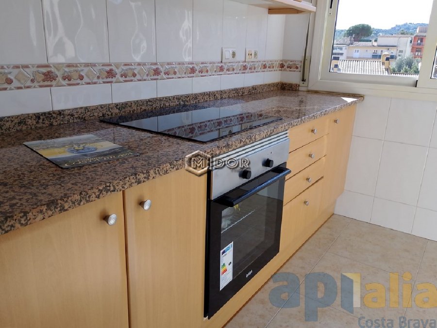 APARTAMENT AMB TERRASSA PÀRQUING I PISCINA COMUNITÀRIA