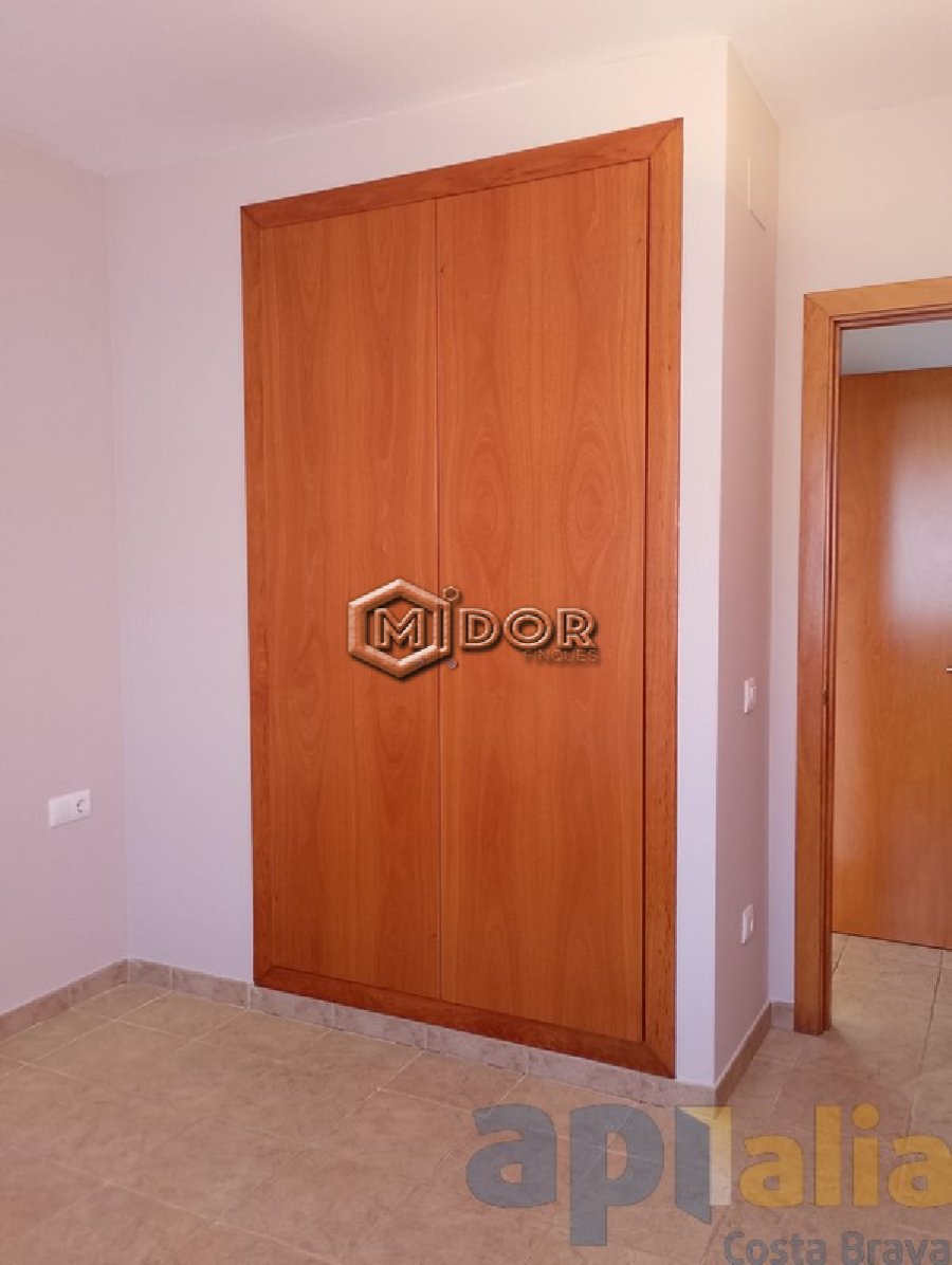APARTAMENT AMB TERRASSA PÀRQUING I PISCINA COMUNITÀRIA