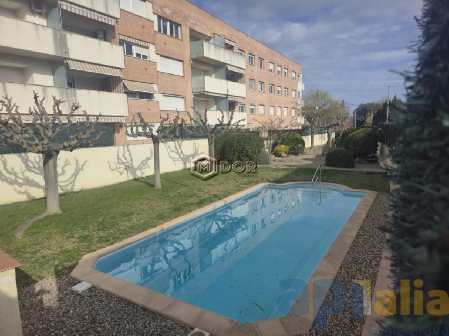 APARTAMENT AMB TERRASSA PÀRQUING I PISCINA COMUNITÀRIA