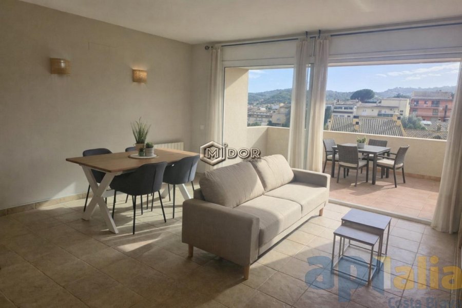 APARTAMENT AMB TERRASSA PÀRQUING I PISCINA COMUNITÀRIA