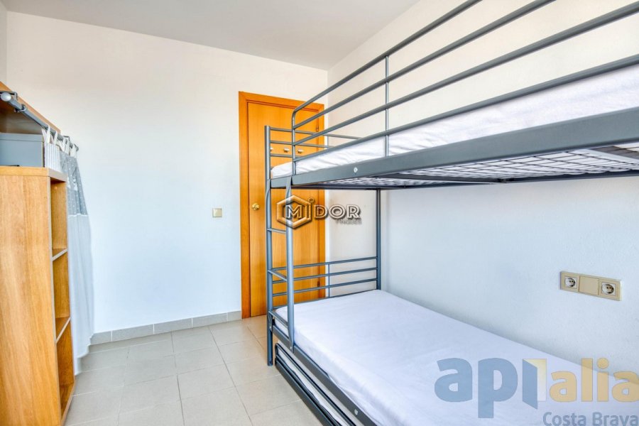 PIS LLUMINÓS AMB PÀRQUING A ZONA ALTA