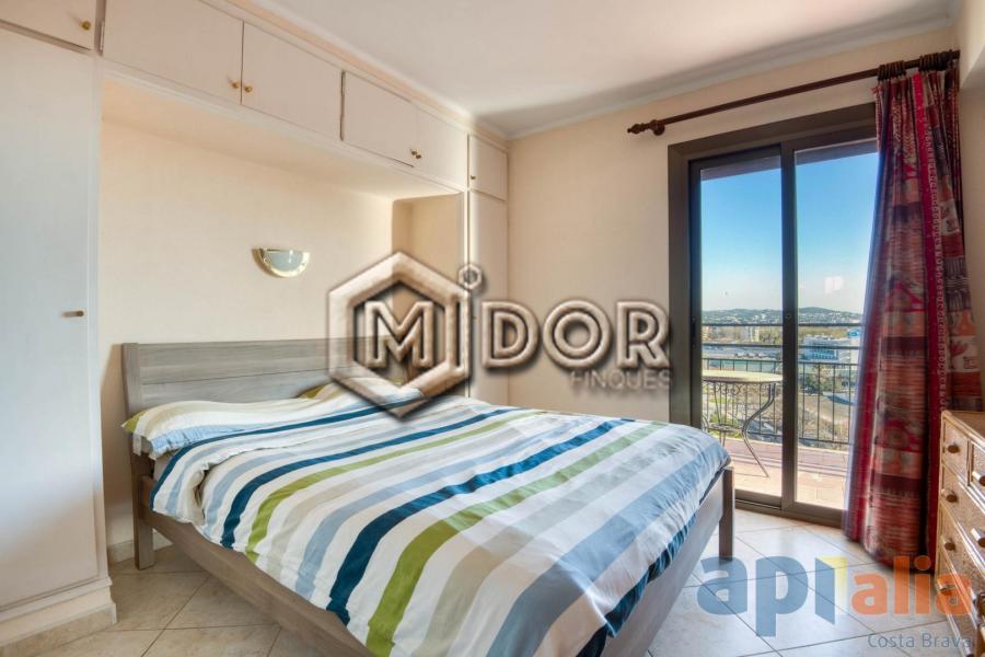 APARTAMENTO CON TERRAZA Y VISTAS (ZONA PORT D'ARO - PLATJA D'ARO)