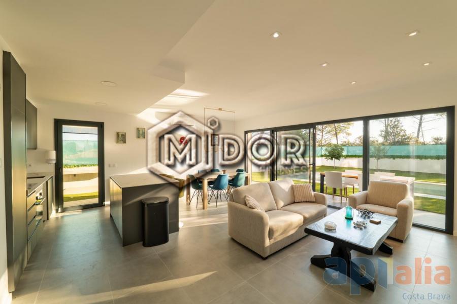 MODERN VILLA WITH PRIVATE POOL, GARAGE AND GARDEN IN CAN SOLÀ GROS II