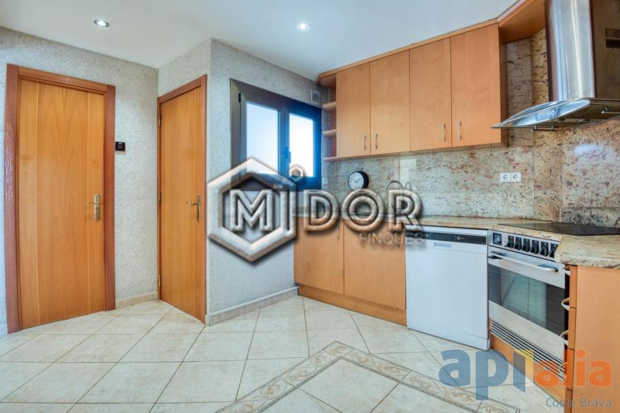APARTAMENTO CON TERRAZA Y VISTAS (ZONA PORT D'ARO - PLATJA D'ARO)