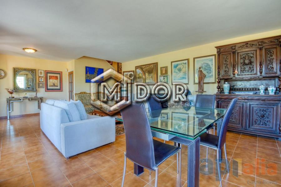 TOWNHOUSE WITH PRIVATE GARDEN IN S’AGARÓ