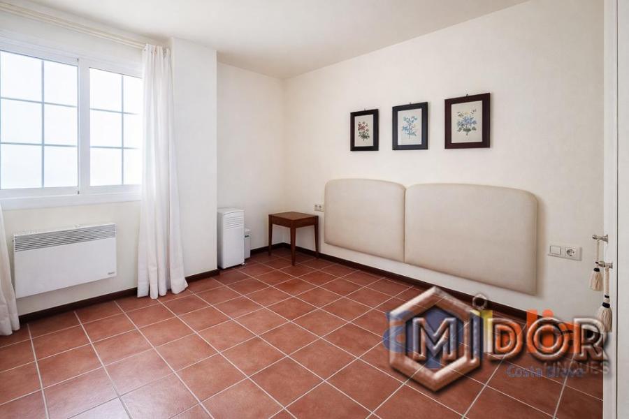 APARTAMENT A 1r LÍNIA DE MAR AMB TERRASSA