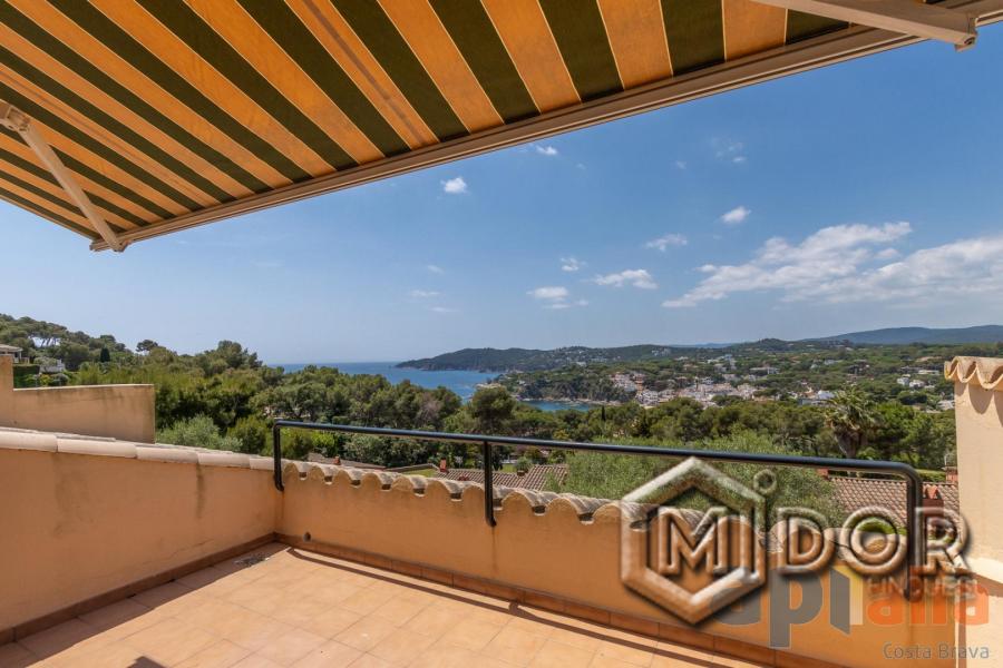 MAISON AVEC VUE SUR LA MER ET JARDIN À LLAFRANC (LICENCE TOURISTIQUE)