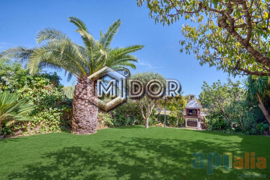 TOWNHOUSE WITH PRIVATE GARDEN IN S’AGARÓ