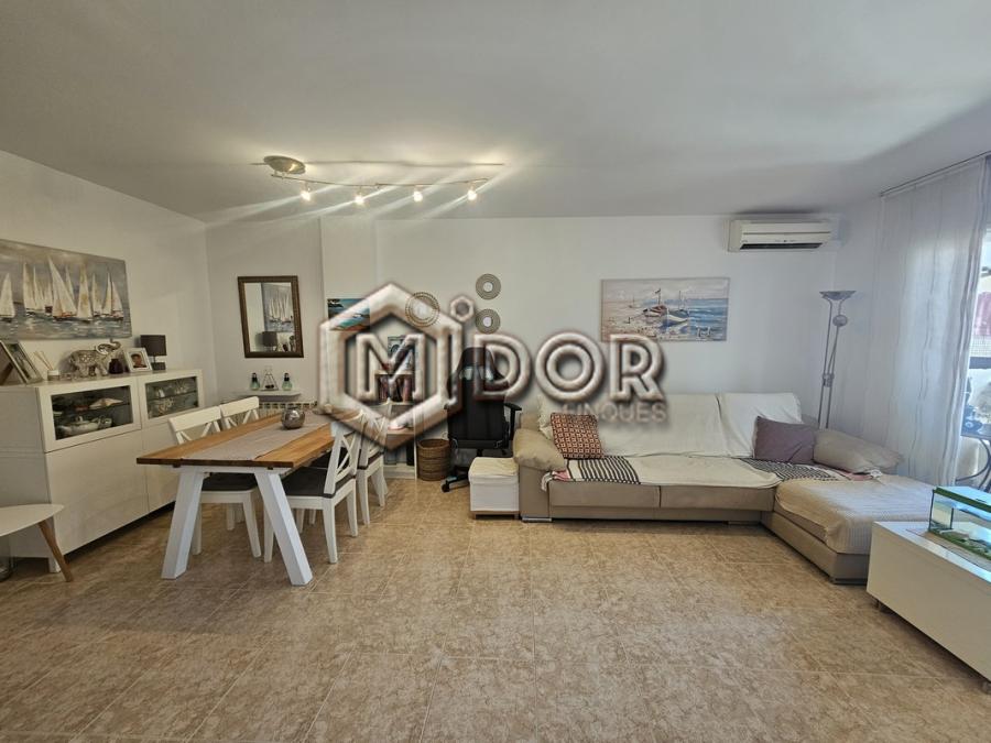 AMPLI I LLUMINÓS APARTAMENT A SANT FELIU DE GUÍXOLS (ZONA ESCLAT)