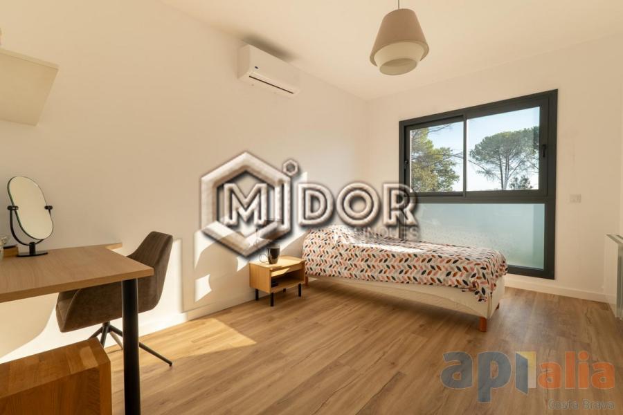 MODERN VILLA WITH PRIVATE POOL, GARAGE AND GARDEN IN CAN SOLÀ GROS II