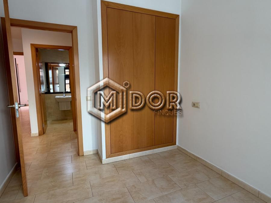 PLANTA BAIXA AMB TERRASSA A TAN SOLS 650m DE LA PLATJA