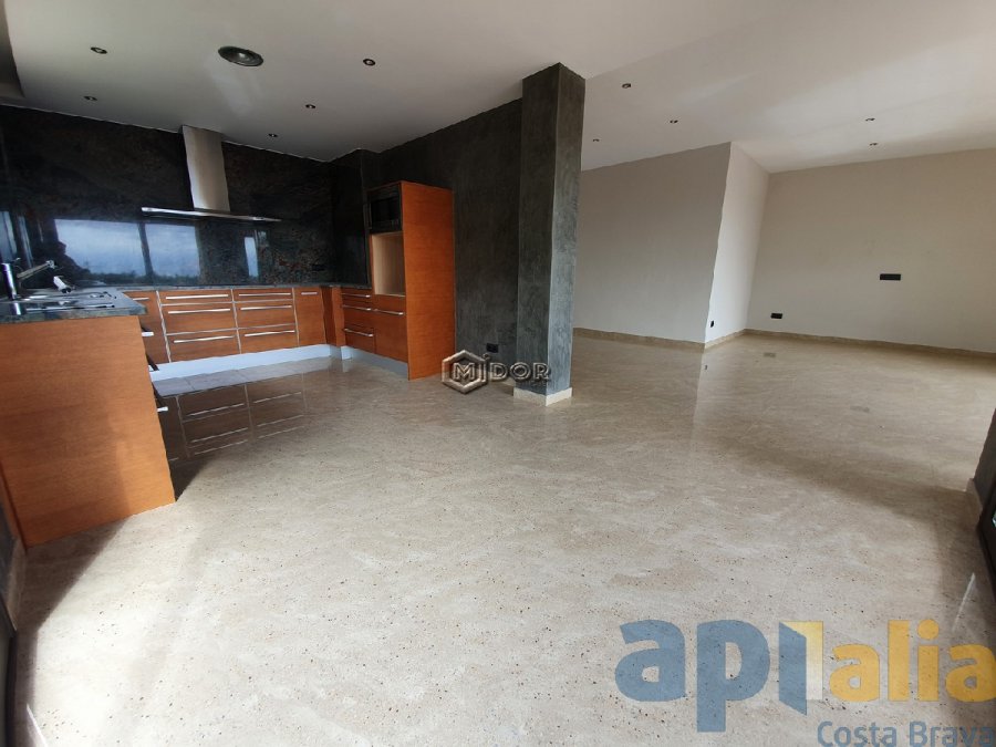 Exclusiva casa d'obra nova a S'Agaró (Costa Brava), a menys d'1km de la platja de Sant Pol i amb vistes a mar.