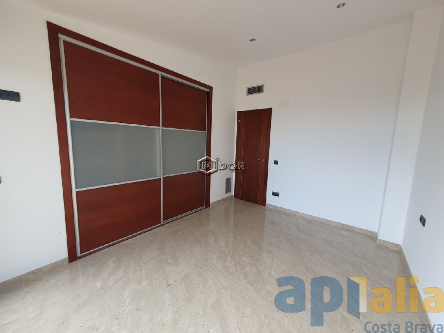 Exclusiva casa d'obra nova a S'Agaró (Costa Brava), a menys d'1km de la platja de Sant Pol i amb vistes a mar.