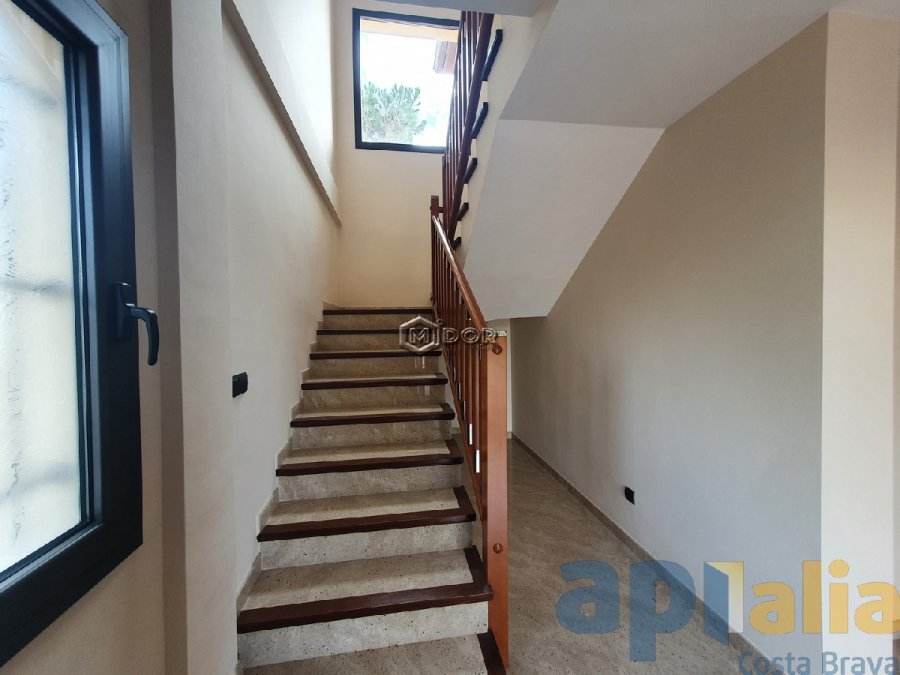 Exclusiva casa d'obra nova a S'Agaró (Costa Brava), a menys d'1km de la platja de Sant Pol i amb vistes a mar.