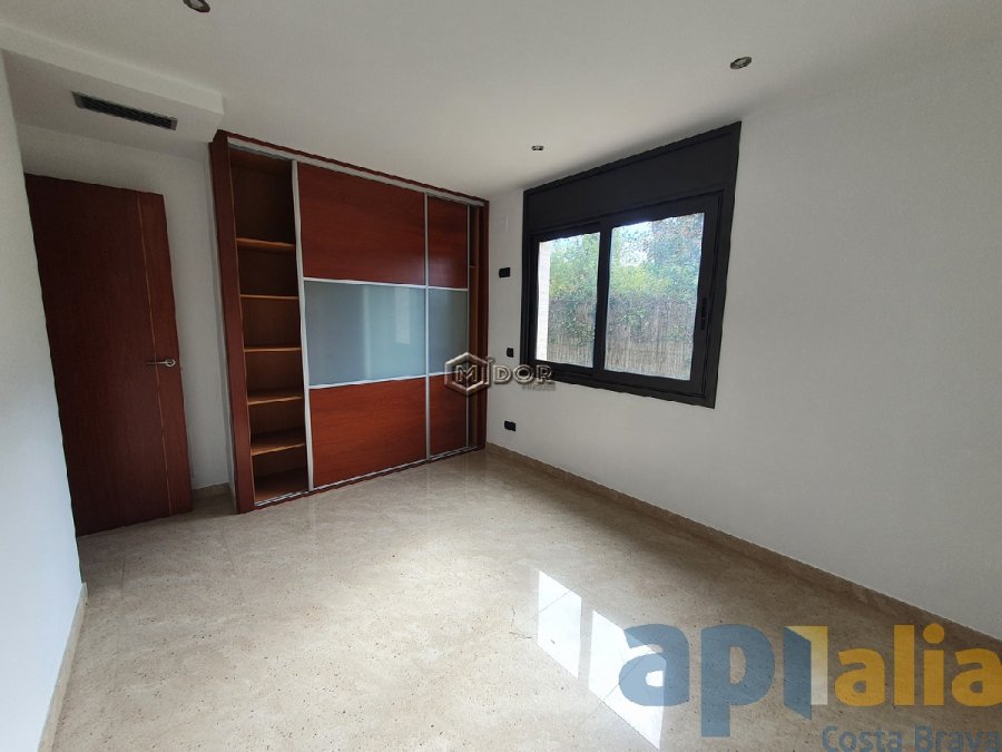 Exclusiva casa d'obra nova a S'Agaró (Costa Brava), a menys d'1km de la platja de Sant Pol i amb vistes a mar.