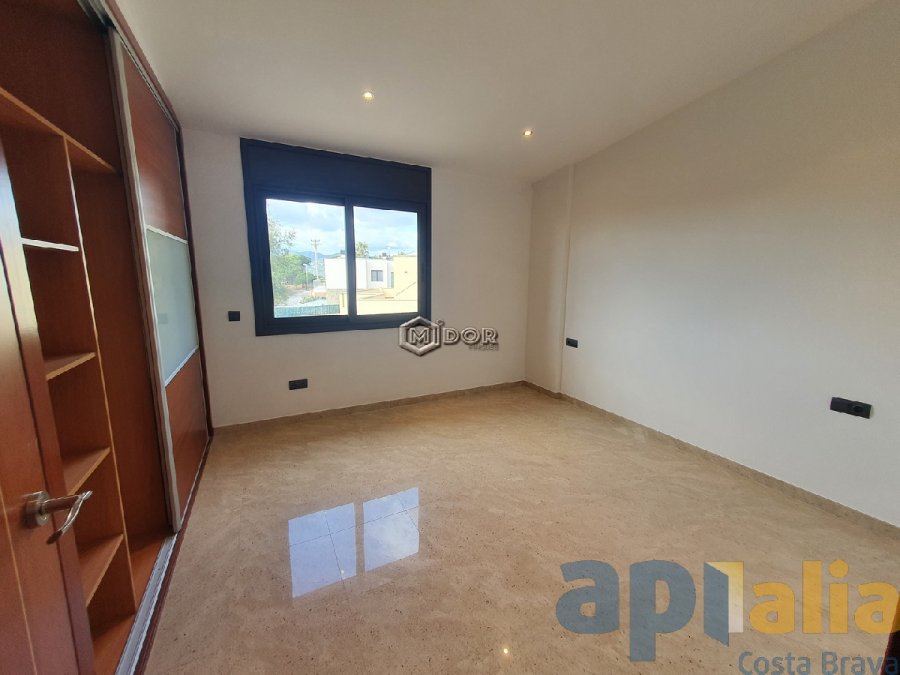 Exclusiva casa d'obra nova a S'Agaró (Costa Brava), a menys d'1km de la platja de Sant Pol i amb vistes a mar.