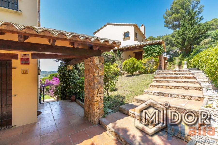 MAISON AVEC VUE SUR LA MER ET JARDIN À LLAFRANC (LICENCE TOURISTIQUE)