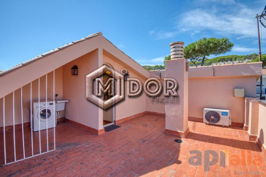 TOWNHOUSE WITH PRIVATE GARDEN IN S’AGARÓ