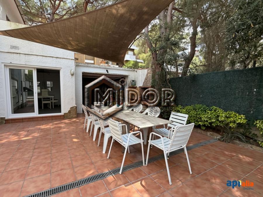 HOUSE WITH PRIVATE GARDEN AND 2 INDEPENDENT HOMES, SECOND LINE FROM THE SEA IN PLATJA D’ARO
