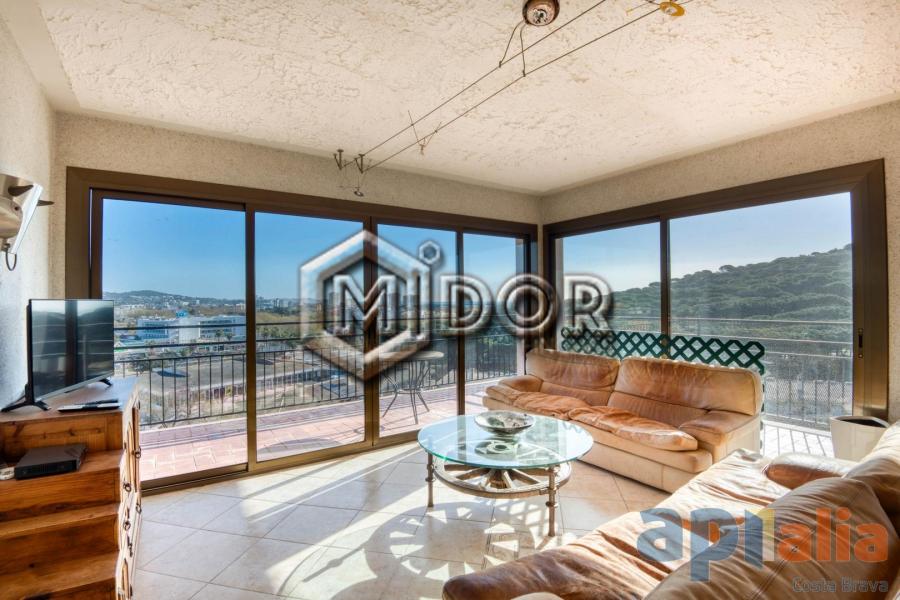 APARTAMENTO CON TERRAZA Y VISTAS (ZONA PORT D'ARO - PLATJA D'ARO)