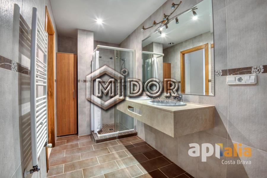 HOUSE WITH POOL IN CALONGE