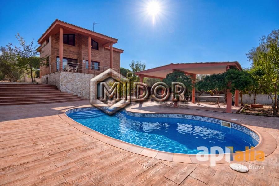 CASA AMB PISCINA I GARATGE A MAS PERE, CALONGE – COSTA BRAVA