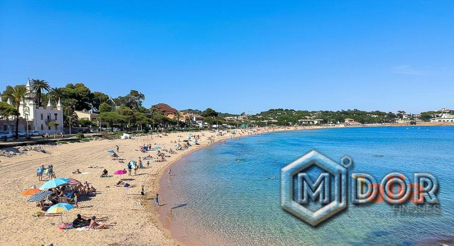 DÚPLEX AMB JARDÍ A 240m DE LA PLATJA DE ST.POL -S'AGARÓ (2a LÍNIA DE MAR)