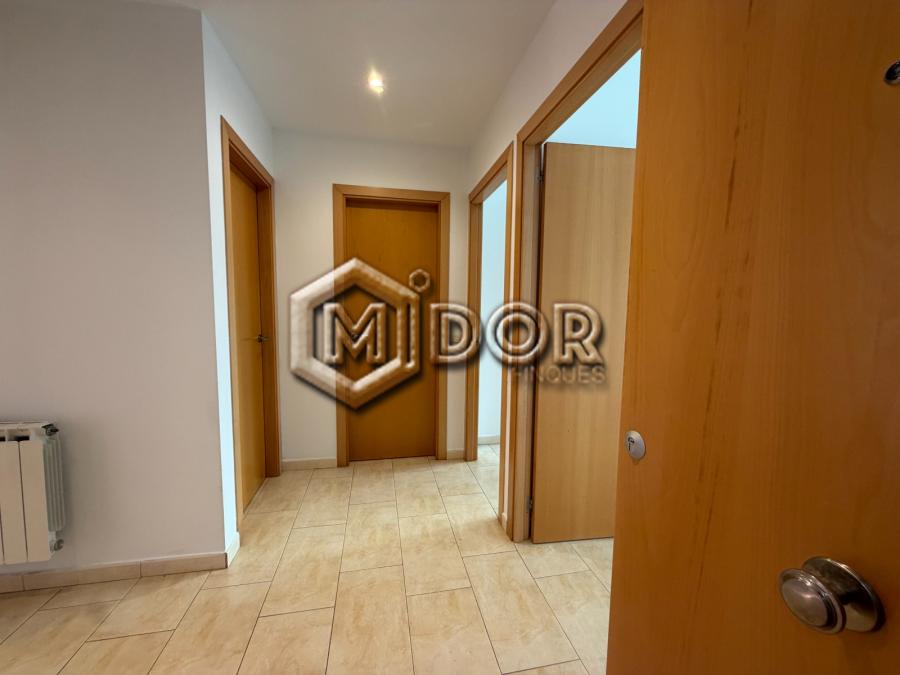 PLANTA BAIXA AMB TERRASSA A TAN SOLS 650m DE LA PLATJA