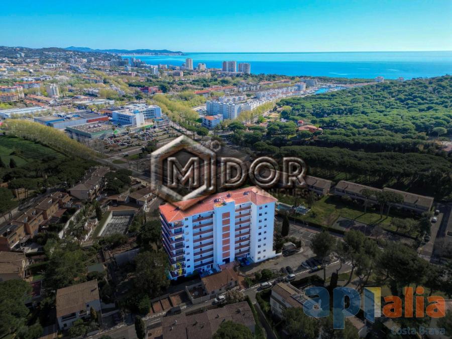 APARTAMENTO CON TERRAZA Y VISTAS (ZONA PORT D'ARO - PLATJA D'ARO)