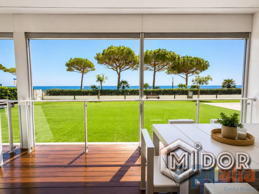APARTAMENT AMB LLICÈNCIA TURÍSTICA A 1r LÍNIA DE MAR