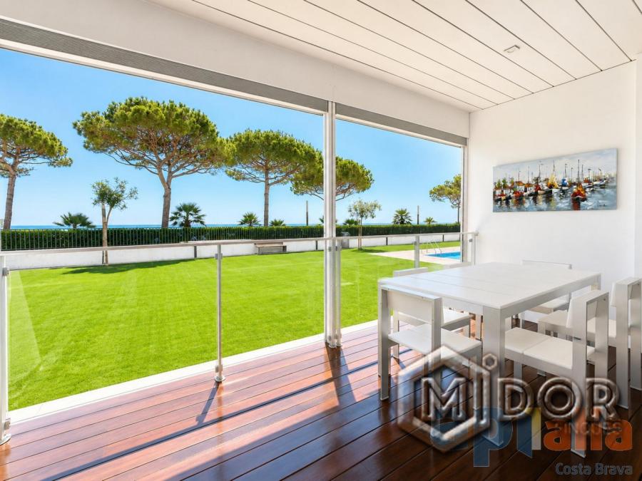 BEACHFRONT APARTMENT WITH TORURIST LICENSE