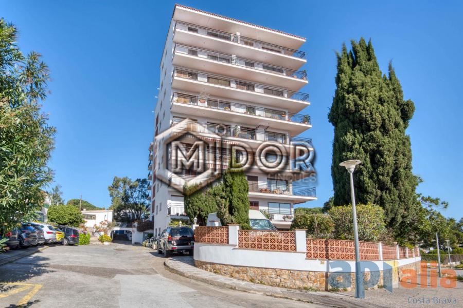 APARTAMENTO CON TERRAZA Y VISTAS (ZONA PORT D'ARO - PLATJA D'ARO)