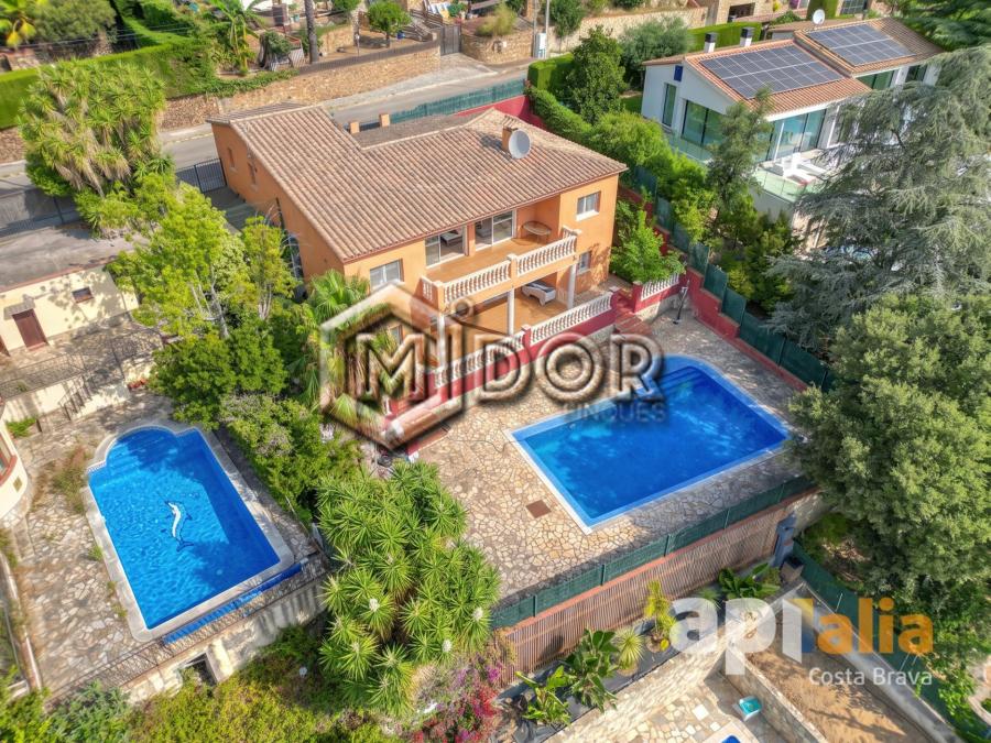 HOUSE WITH POOL IN CALONGE