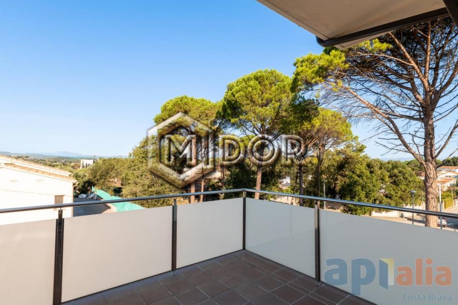 MODERN VILLA WITH PRIVATE POOL, GARAGE AND GARDEN IN CAN SOLÀ GROS II