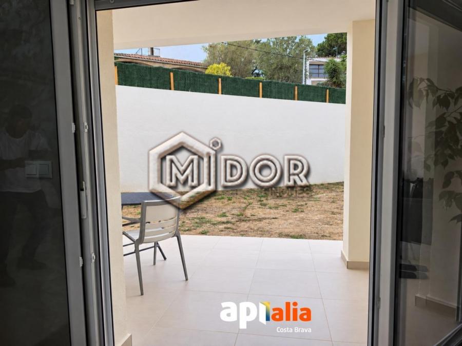 CASA DE NOVA CONSTRUCCIÓ AMB JARDÍ A (Mas Pere) CALONGE