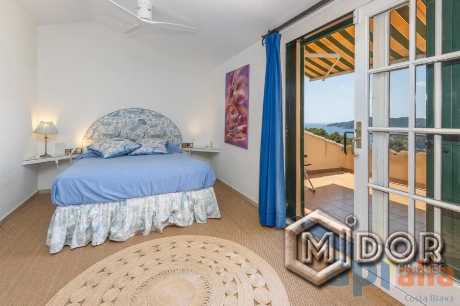 MAISON AVEC VUE SUR LA MER ET JARDIN À LLAFRANC (LICENCE TOURISTIQUE)