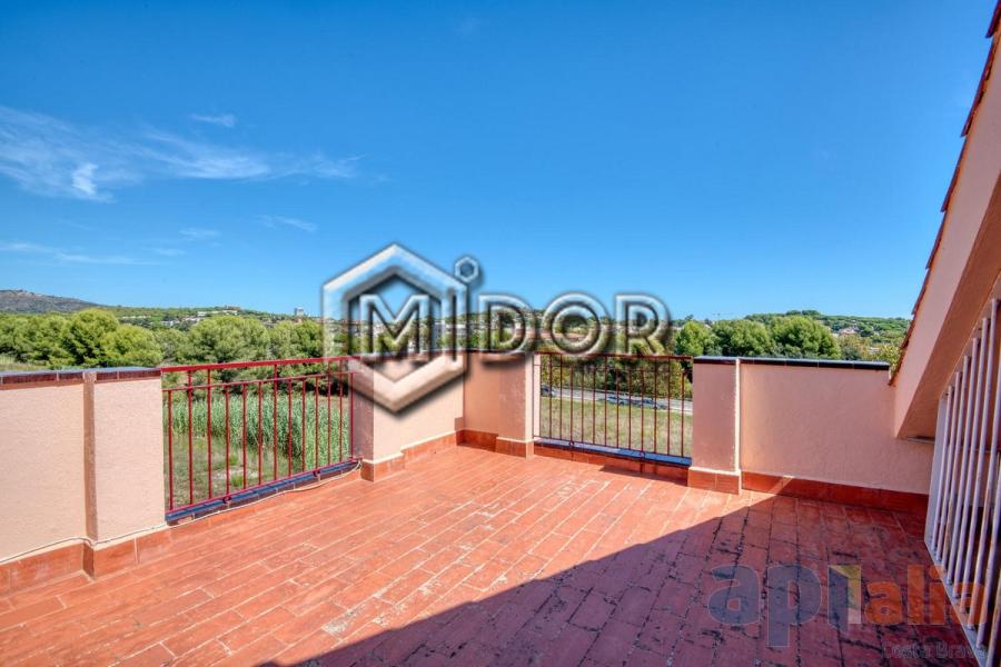 TOWNHOUSE WITH PRIVATE GARDEN IN S’AGARÓ