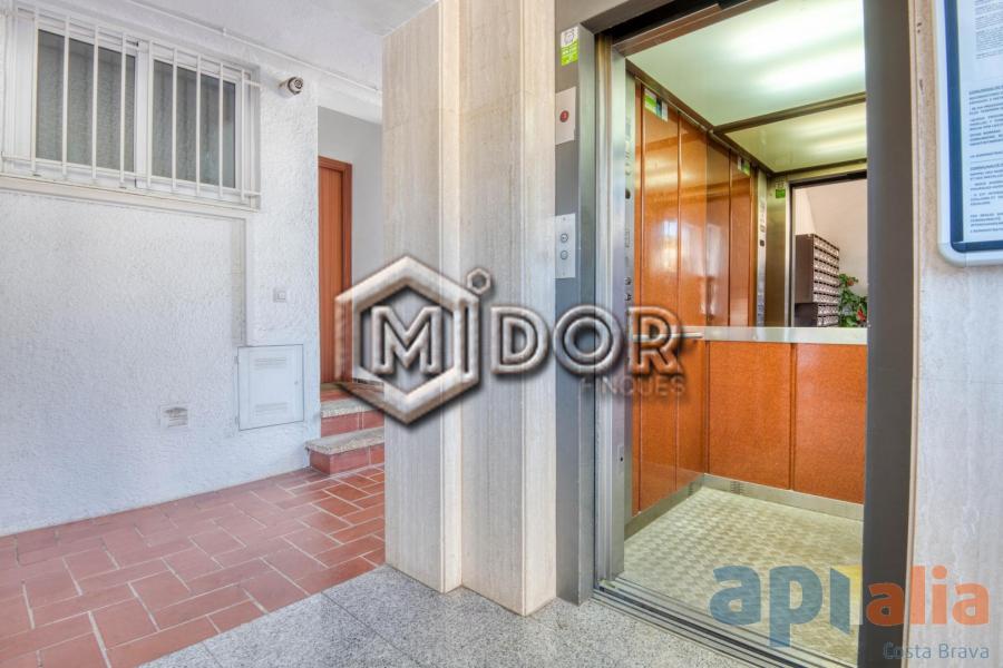 APARTAMENTO CON TERRAZA Y VISTAS (ZONA PORT D'ARO - PLATJA D'ARO)
