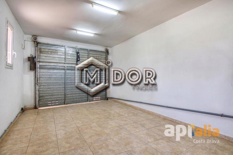HOUSE WITH POOL IN CALONGE