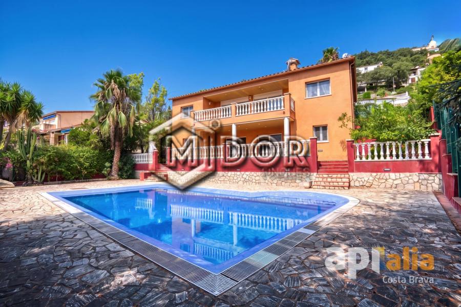 HOUSE WITH POOL IN CALONGE