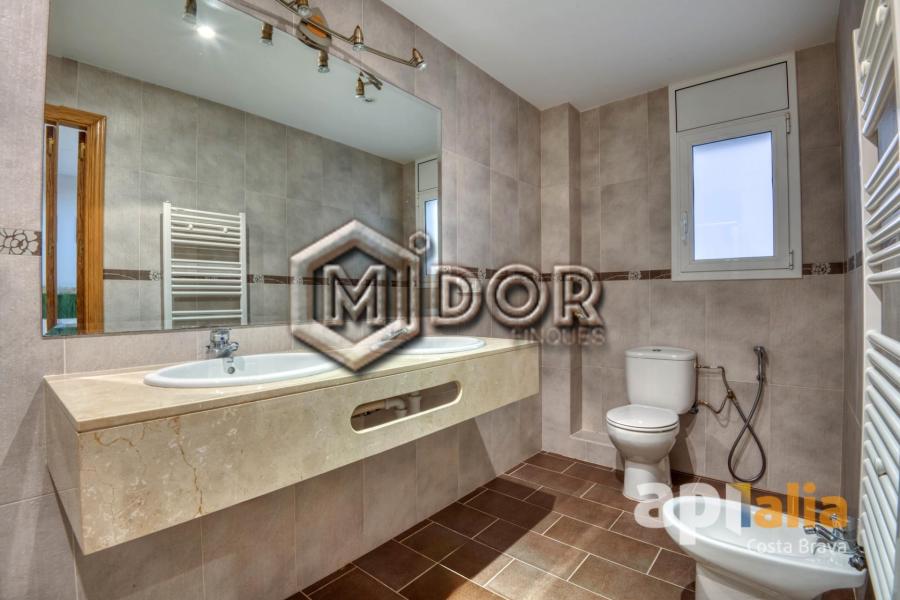 HOUSE WITH POOL IN CALONGE